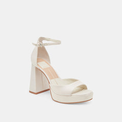 PANDRO WIDE HEELS WHITE SATIN
– Dolce Vita / Dolce Vita
