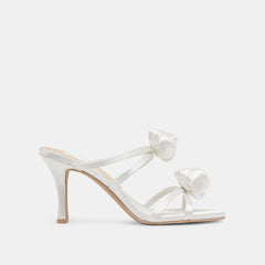 LINZY HEELS TRUE WHITE SATIN
– Dolce Vita / Dolce Vita