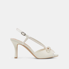LONNY PEARL HEELS WHITE SATIN
– Dolce Vita / Dolce Vita