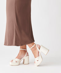 WESSI PEARL HEELS VANILLA PEARLS
– Dolce Vita / Dolce Vita