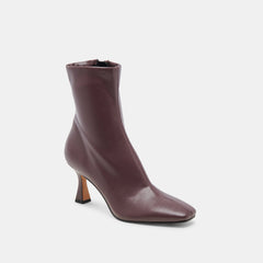 GLAMOR WIDE CALF BOOTS WINE STELLA
– Dolce Vita / Dolce Vita