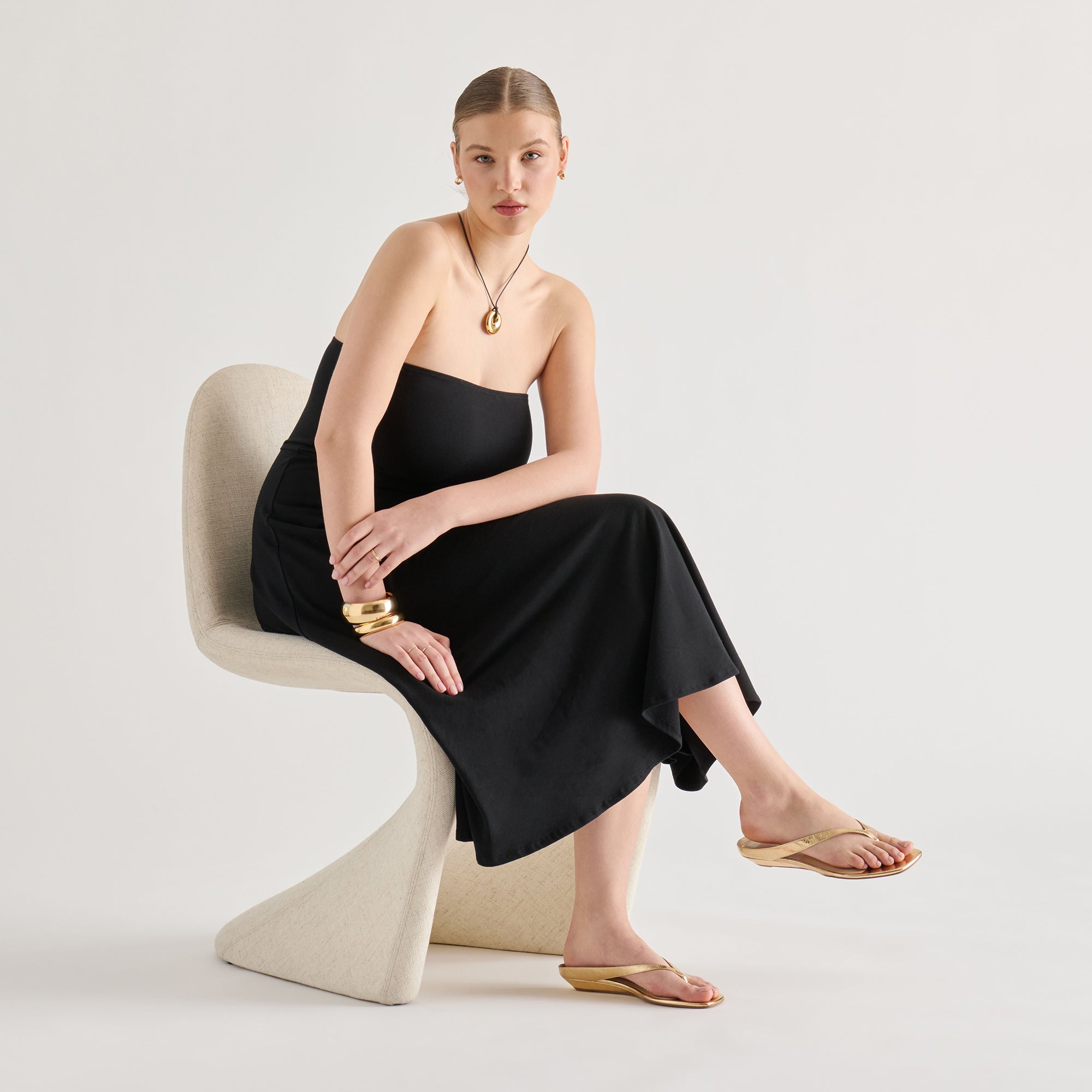 GIZEL Gold Crinkle Patent Thong Square-Toe Sandals / Dolce Vita