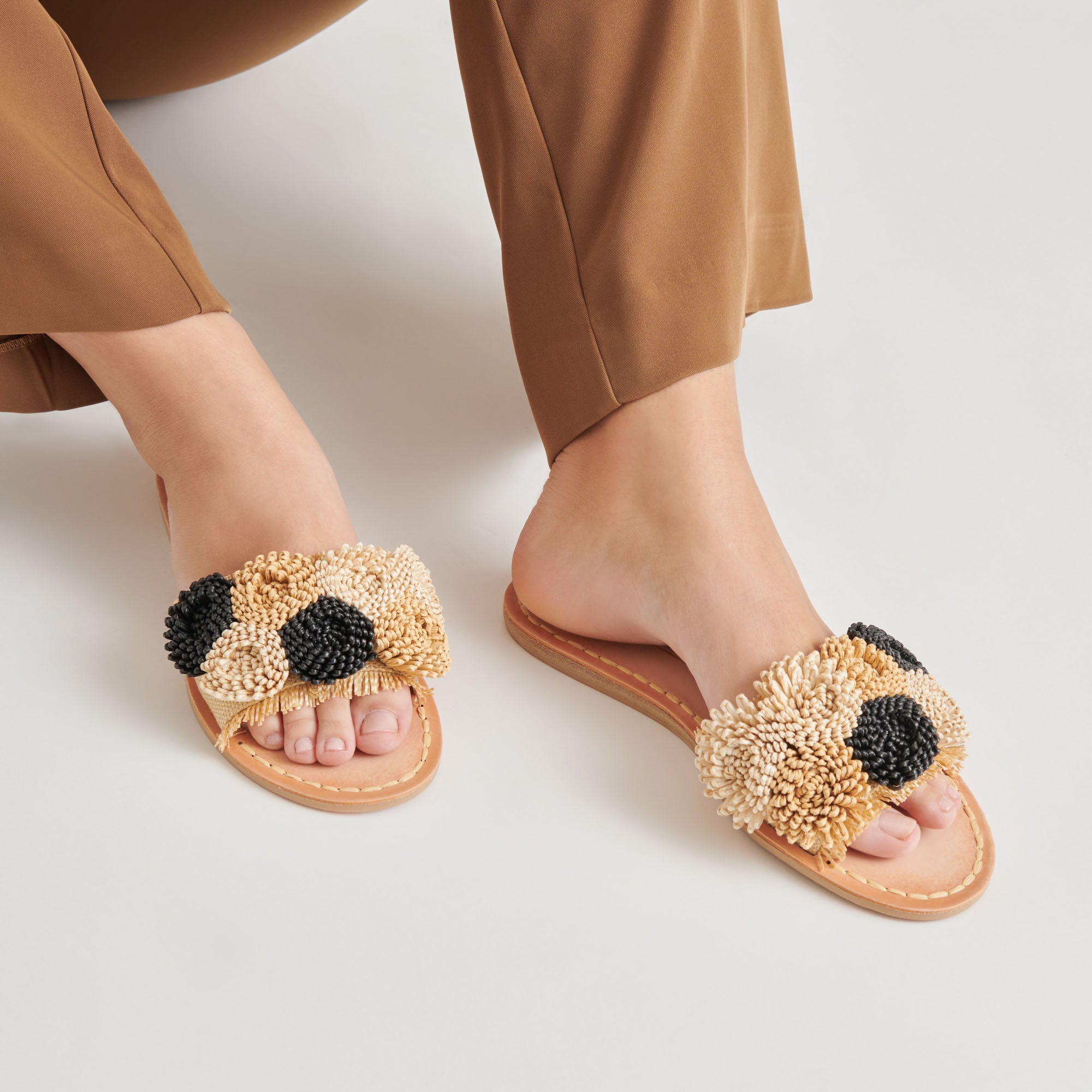 DANELA SANDALS BLACK NATURAL RAFFIA
 – Dolce Vita / Dolce Vita