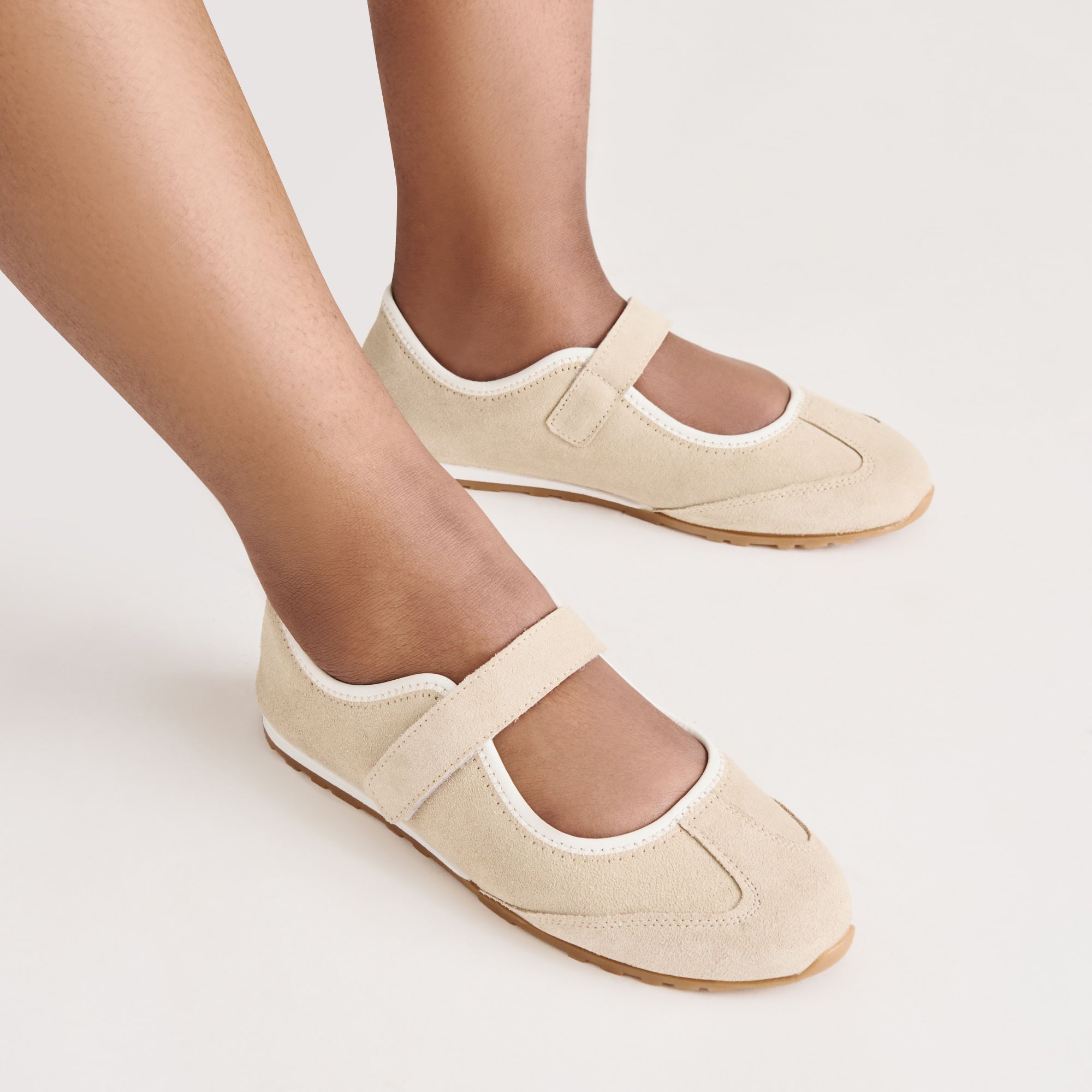 Sofya Camel Suede Sneakers / Dolce Vita