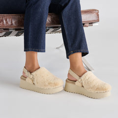 Lansy Natural Plush Flats / Dolce Vita