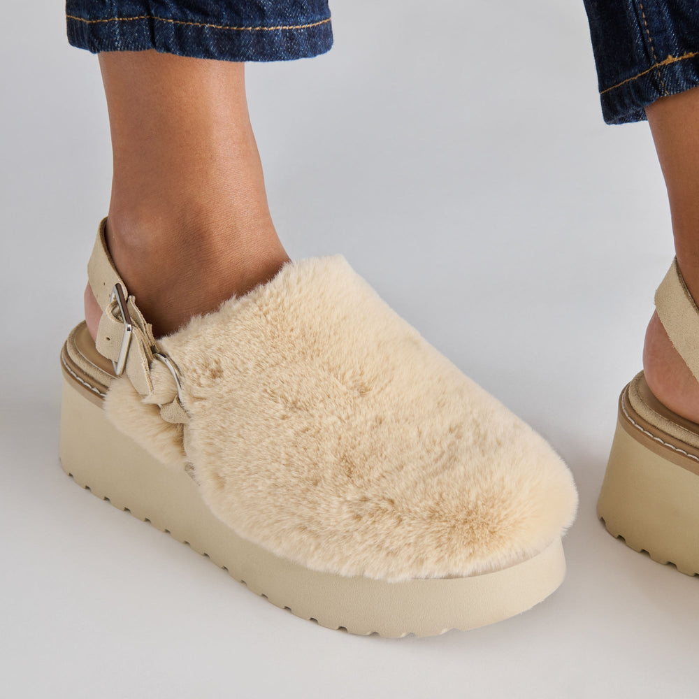 Lansy Natural Plush Flats / Dolce Vita