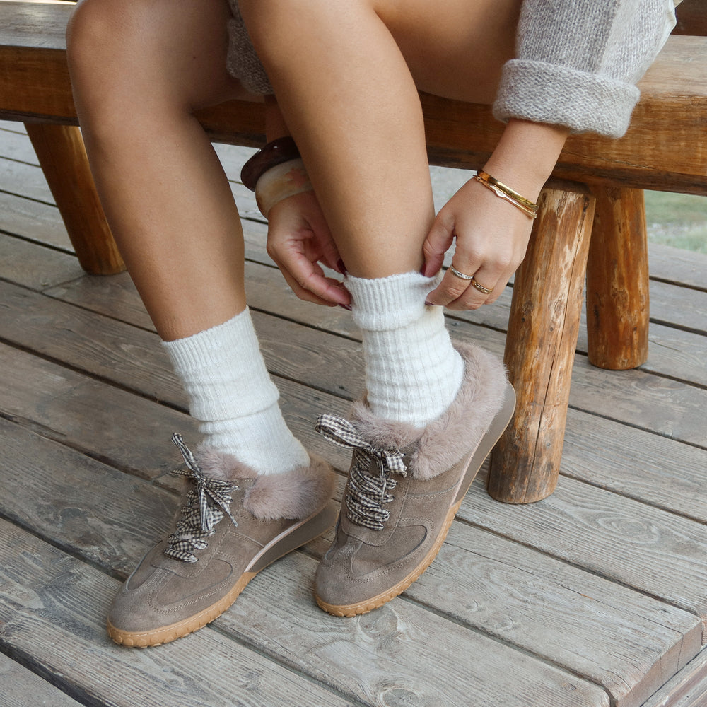 Izzey Plush Olive Suede Sneakers / Dolce Vita