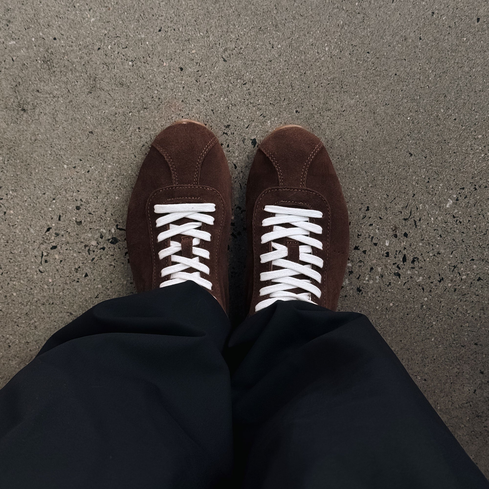 Serina Dk Brown Suede Sneakers / Dolce Vita