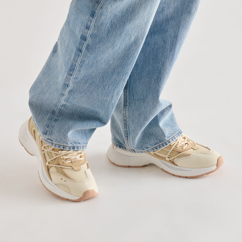 Selmar Off White Leather Sneakers / Dolce Vita