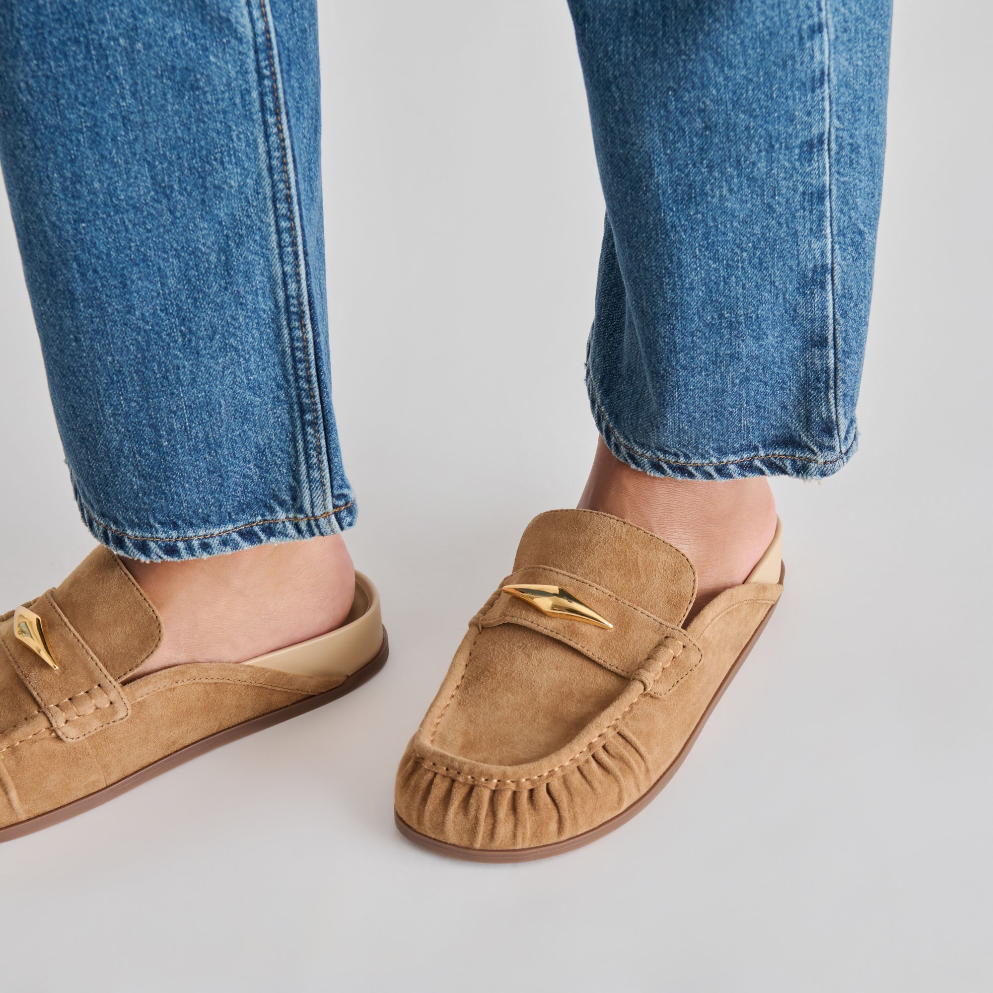 Jodero Lt Brown Suede Flats / Dolce Vita