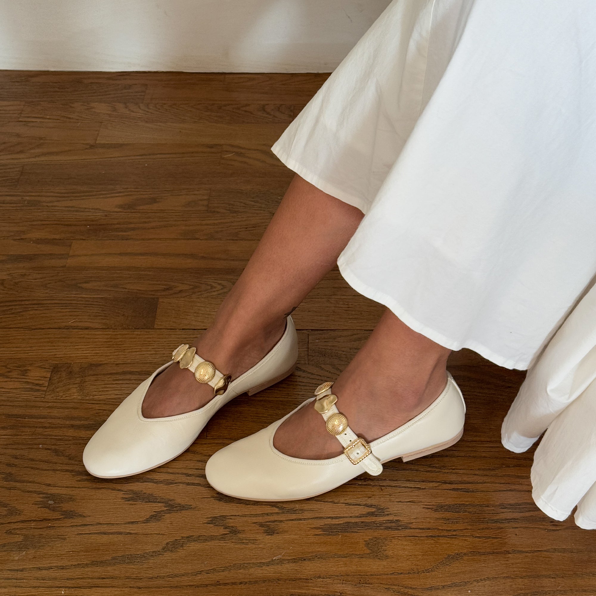 Relan Off White Leather Ballet Flats / Dolce Vita