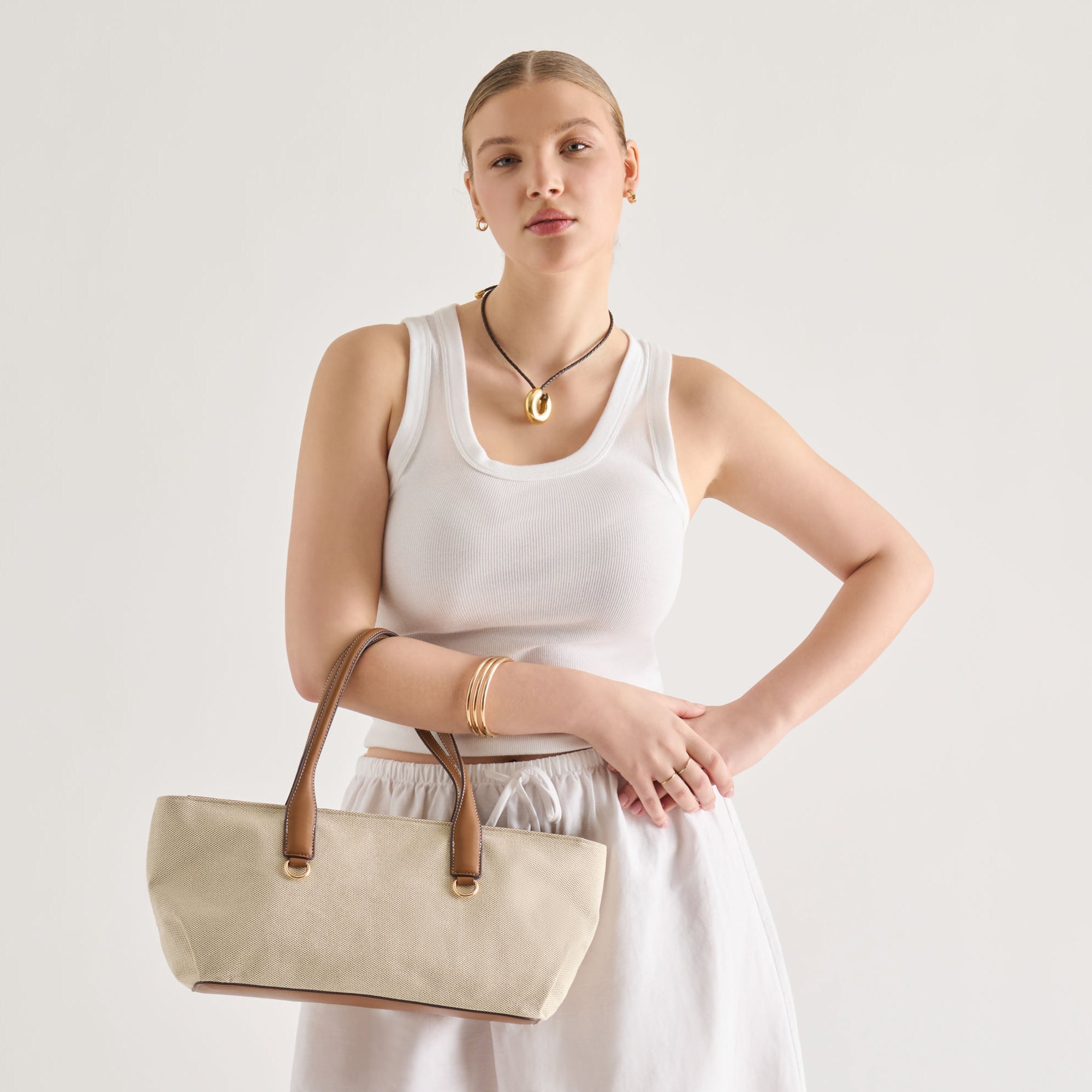 CLARINA Natural Canvas Shoulder Bag / Dolce Vita