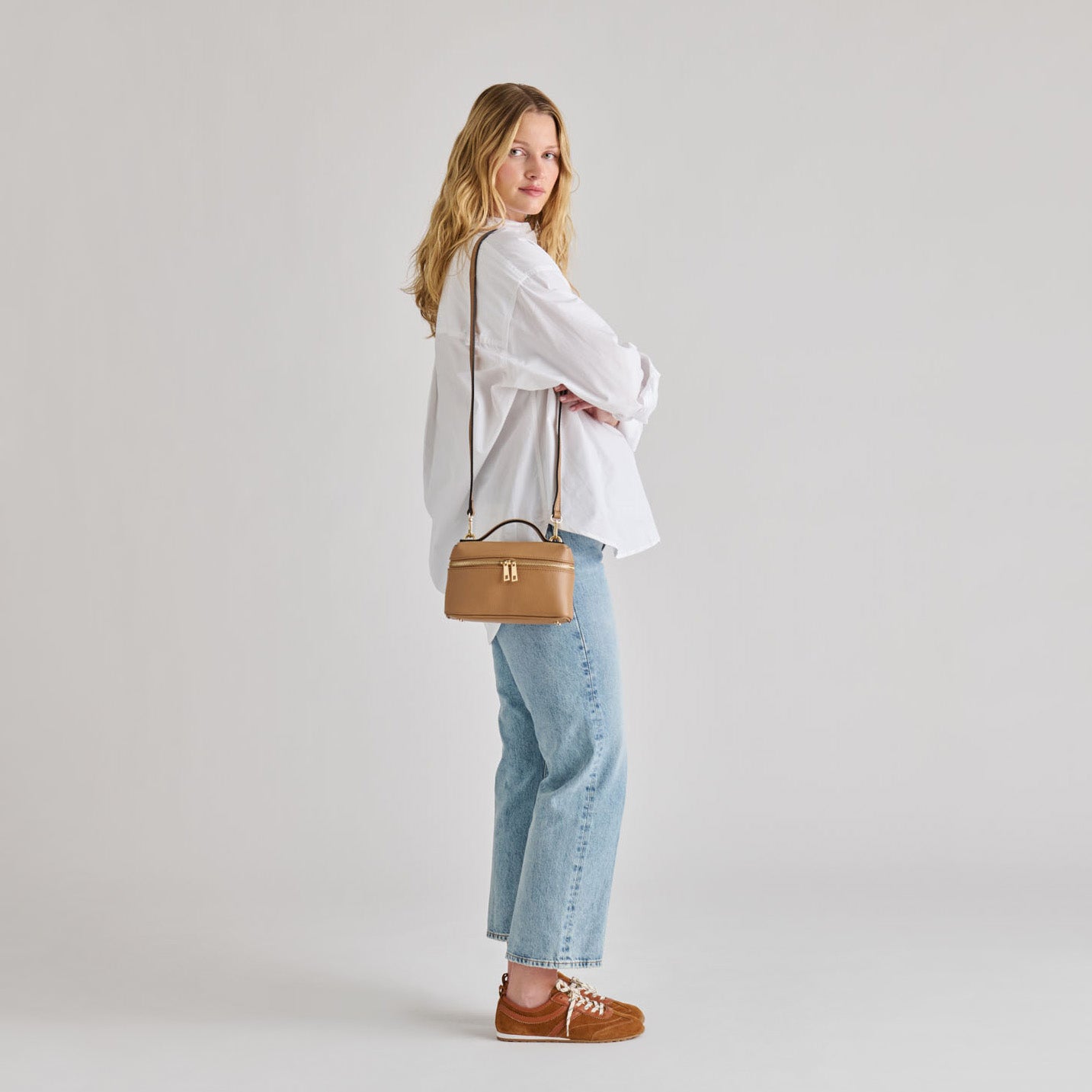 Leony Tan Leather Crossbody / Dolce Vita