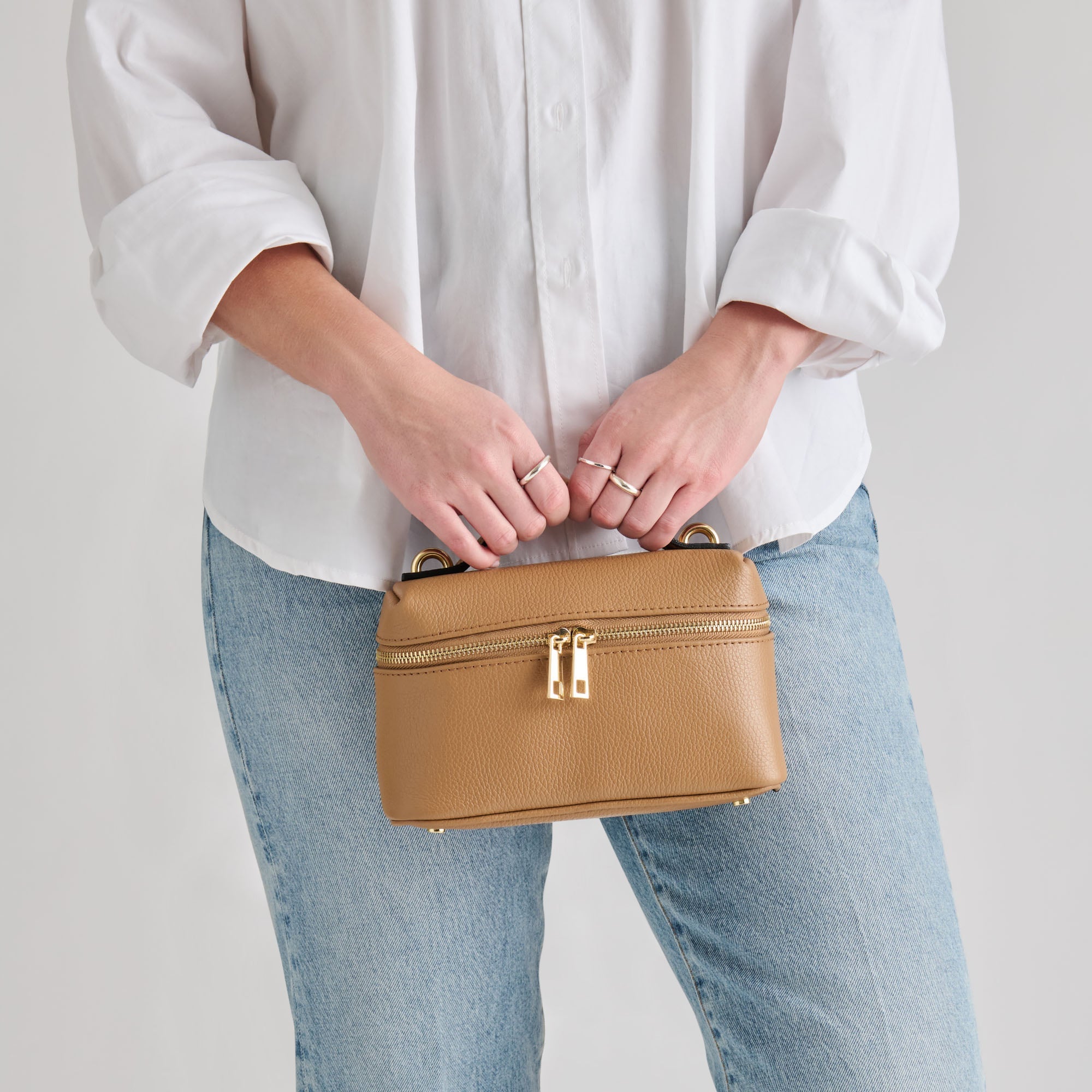 Leony Tan Leather Crossbody / Dolce Vita