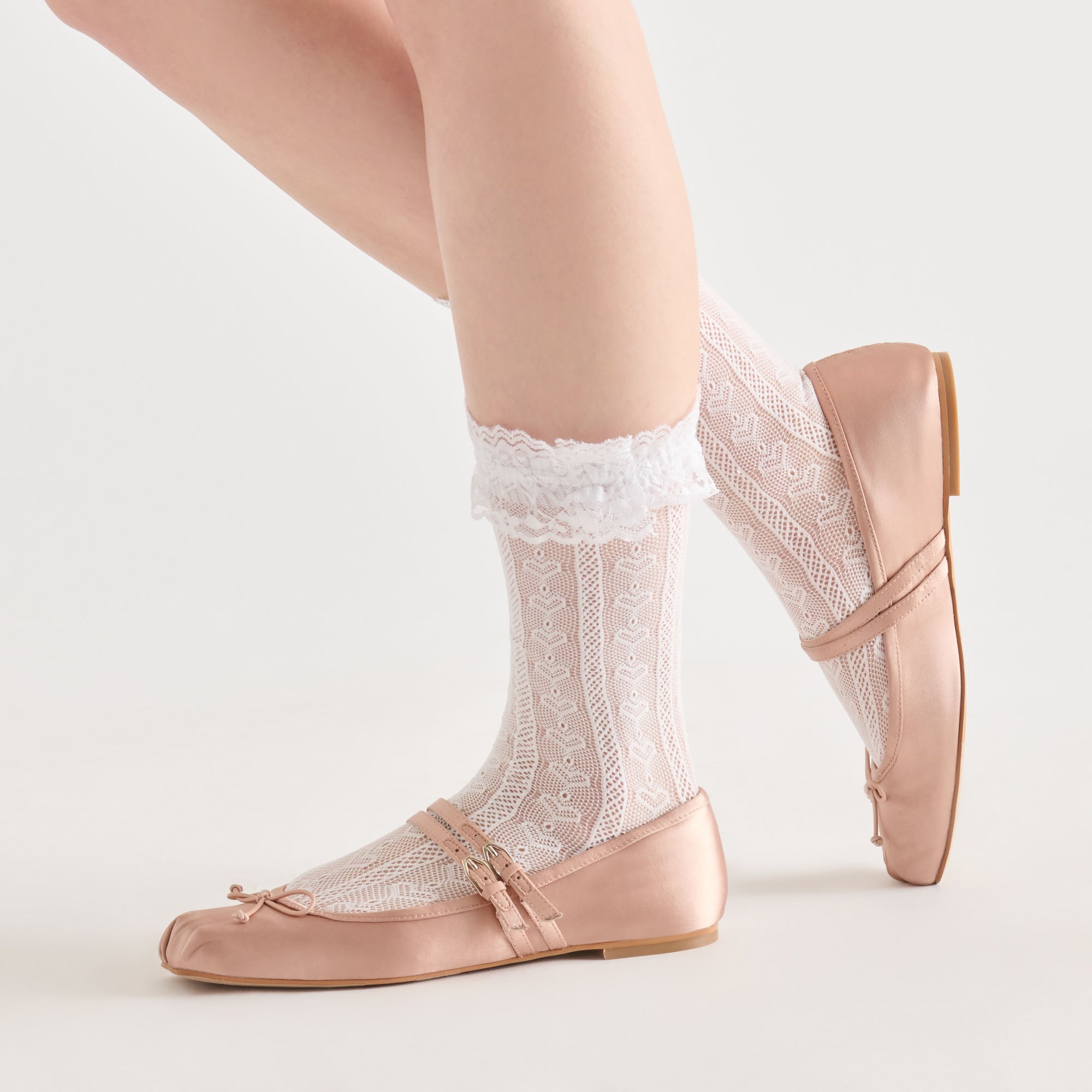 Lace Ruffle White Crew Socks / Dolce Vita