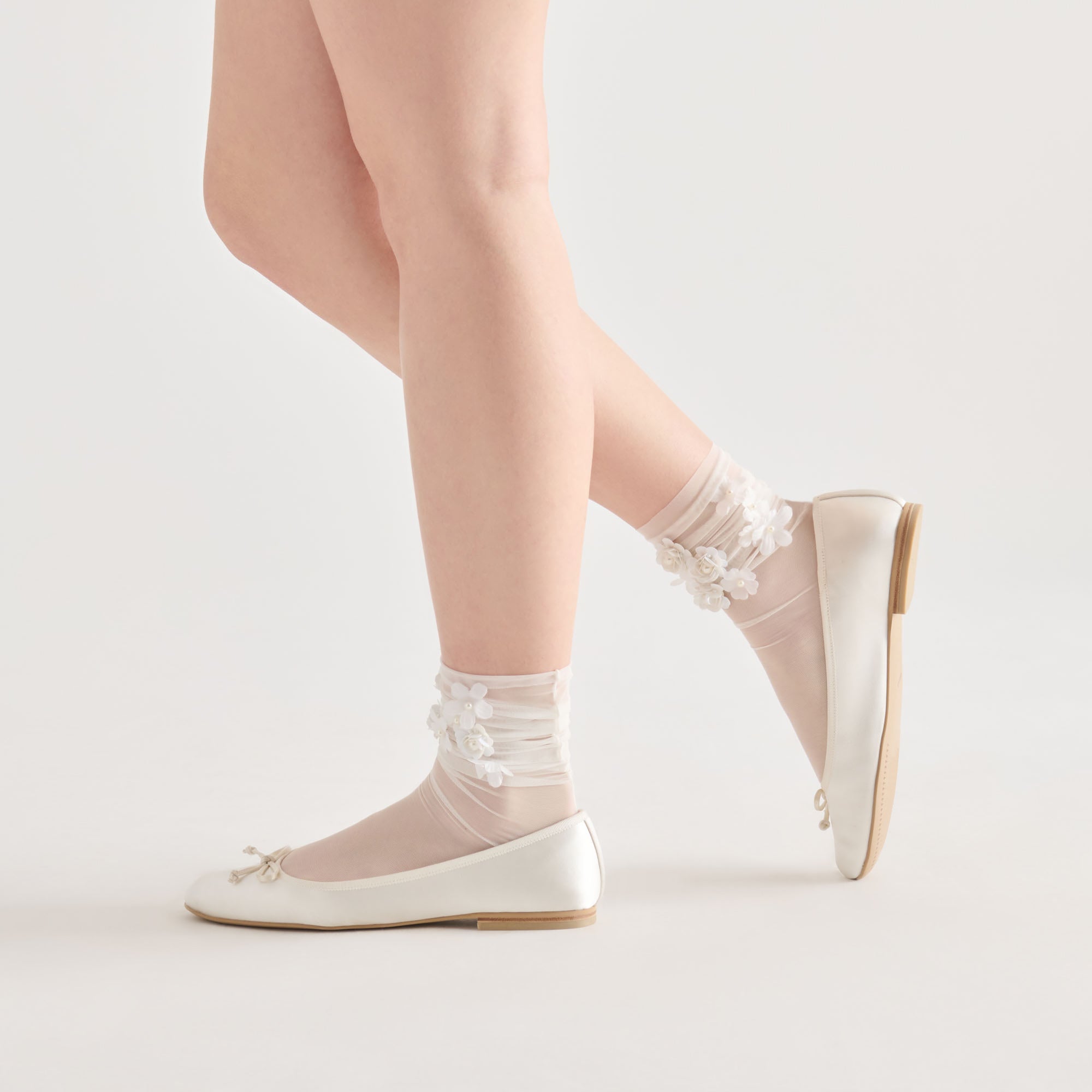 Floral Chiffon White Slouch Socks / Dolce Vita